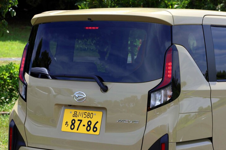 タテ長のテールランプは初代から受け継がれる「ムーヴ」の伝統だ。