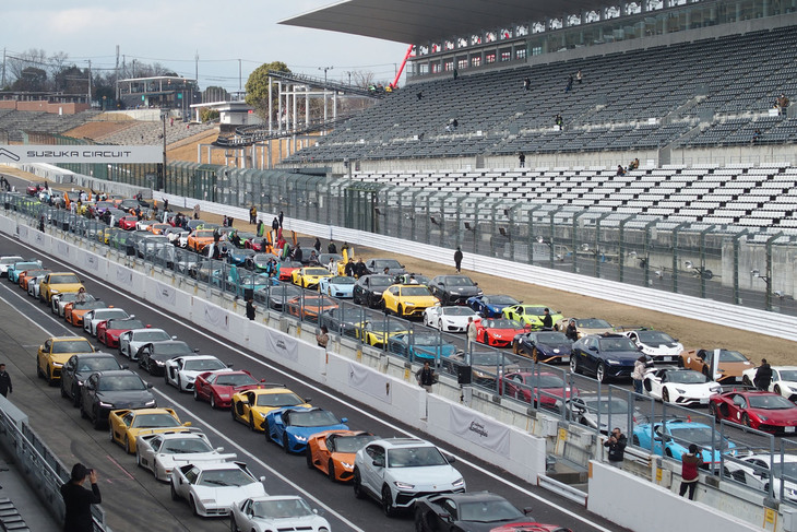 ギネス世界記録にチャレンジする「60th Anniversaryパレードラン」の様子。