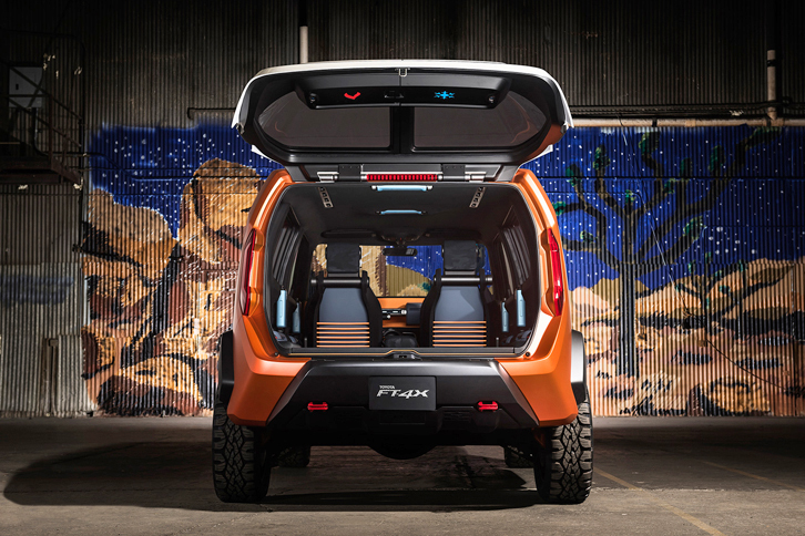 トヨタFT-4X（バックドア＜縦開き＞）