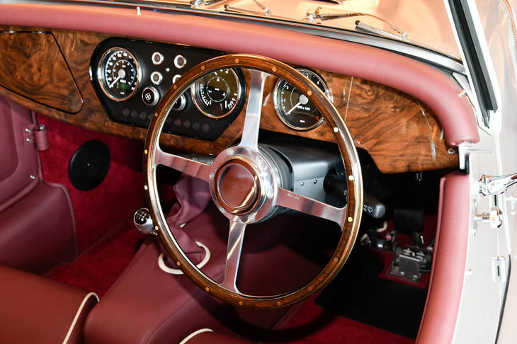 モーガン4/4（ステアリングホイール）