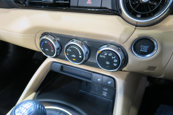 マツダ・ロードスターSレザーパッケージVセレクション