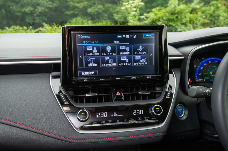純正ナビに搭載されるコネクティッド機能およびサービス「T-Connect」の操作画面。「カローラ スポーツ」には「DCM」と呼ばれる通信モジュールが搭載されており、トヨタは新型「クラウン」と並んで「初代コネクティッドカー」と位置づけている。