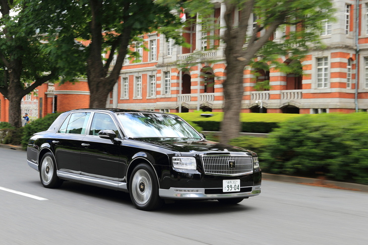 日本車の頂点とも呼べる「トヨタ・センチュリー」。エンジンのフィーリングや乗り心地はもちろんのこと、内外装の仕立ての印象についてもリポートします。（photo：荒川正幸）