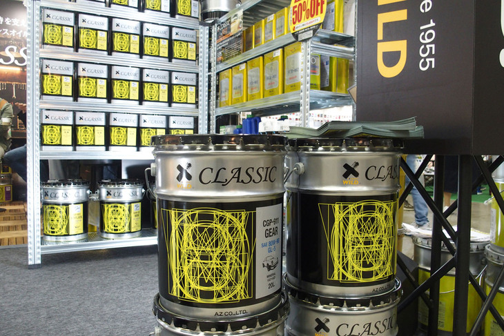 「ポルシェ911E」が展示されたエーゼットブースの様子。