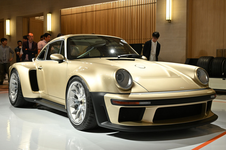 「DLSターボ」と呼ばれる「ポルシェ911」のレストアモデル。世界限定99台のみとされ、価格は270万ドルから。