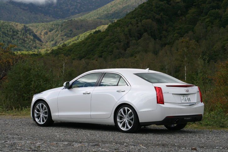 リポート開始から2000km走行後の燃費は9.1km/リッター（満タン法）。高速道路でおとなしく巡航すれば11km/リッター台を維持するのはたやすい。