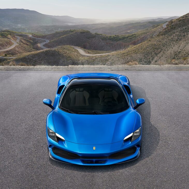 フェラーリ296GTS（フロントビュー）