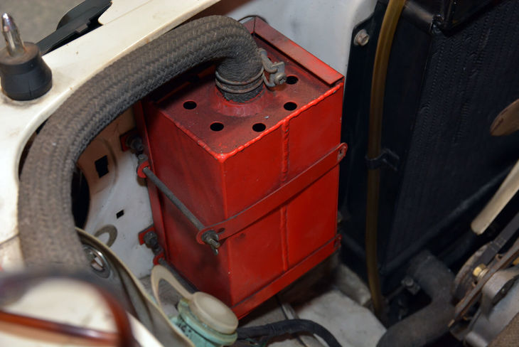 1972年式日産サニー1200クーペGX-5 特殊ツーリングカー（TS）仕様（エンジンルーム）