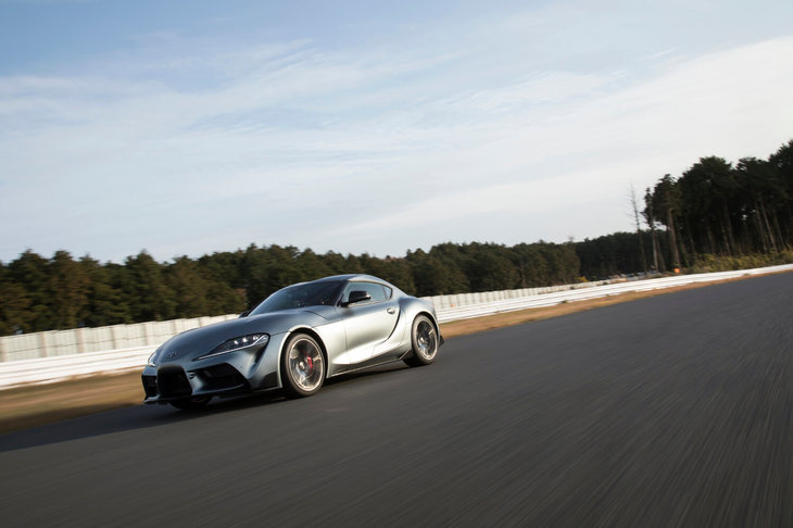 トヨタ・スープラ（ドライビング）