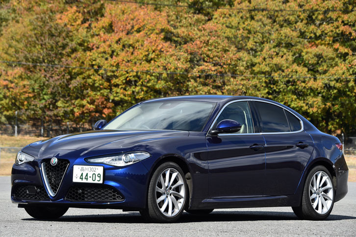 今回のテスト車は「アルファ・ロメオ・ジュリア スーパー」。受注生産の「ジュリア」（ベーシックモデル）を除くと、事実上のボトムグレードに位置づけられるモデルだ。