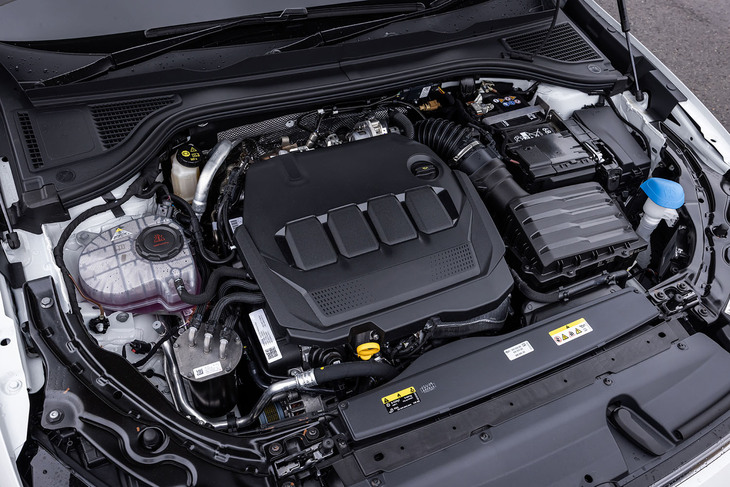 2リッター直4ディーゼルターボエンジンは、最高出力193PS/3500-4200rpm、最大トルク400N・m/1750-3250rpmを発生。トランスミッションは「DSG」と呼ばれる7段DCTで、日本で販売されるディーゼルエンジン搭載車は、4WDの「4MOTION」のみのラインナップとなる。