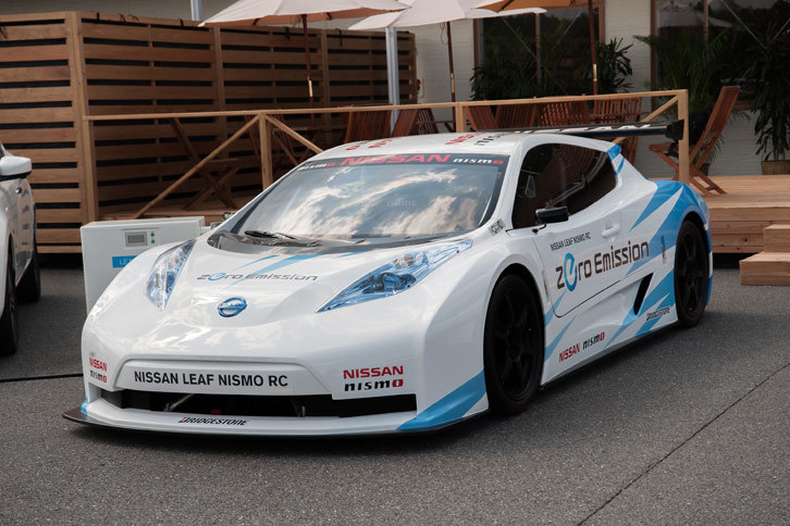 2011年4月のニューヨークショーで発表された「リーフNISMO RC」。カーボンモノコックの専用ボディーに「リーフ」のパワープラントを搭載したレーシングカーである。