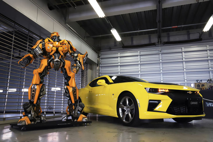 こちらは映画『トランスフォーマー』に登場するキャラクター「バンブルビー」。同作のファンならご存じの通り、彼（？）は普段は黄色い「シボレー・カマロ」に扮（ふん）している。