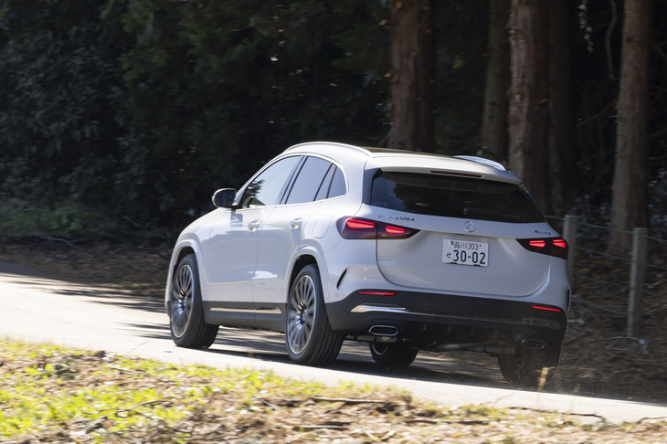 「アドバンスドパッケージ」や「AMGラインパッケージ」は単体では選べず、どちらも「AMGラインパッケージ」の同時装着が必須だ。