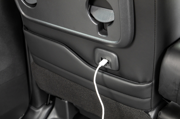 個人的にちょっと気になったのが、最近需要が高まっているUSBポートの数。まぁ、今はType-AからType-Cへの移行期だし、記者個人も「シガーソケット＋カー用品でいい派」ではあるのですが……。