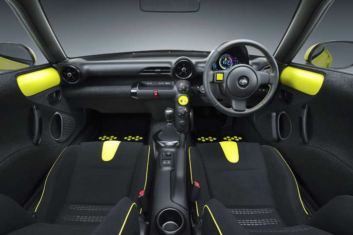 コンセプトモデル「トヨタS-FR」のインテリア。次の「コペン」の車内は、あるいはこんなデザインになるのかもしれない。