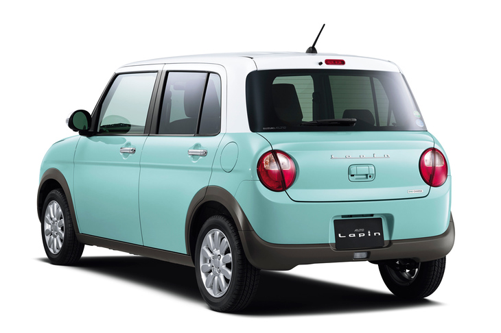 リアを見ても、デザインと使い勝手を両立すべく丸いリアコンビランプをテールゲートで2分割とするなど、非常に手が込んでいる。