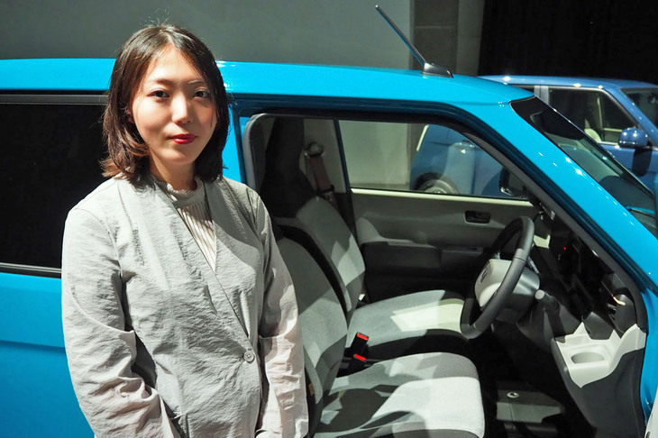 「“e：デイリーパートナー”というグランドコンセプトや『N-ONE e：』でお客さまに提供したい価値を考えて、よりシンプルで使い勝手のいい内装とすることにしました」と語るCMF担当の古小路実和（こしょうじ みわ）さん。