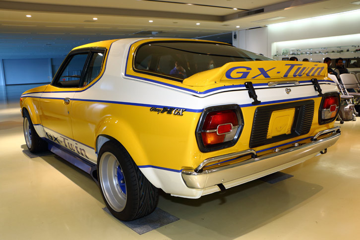 「チェリーF-IIクーペ TSレース仕様」のリアビュー。