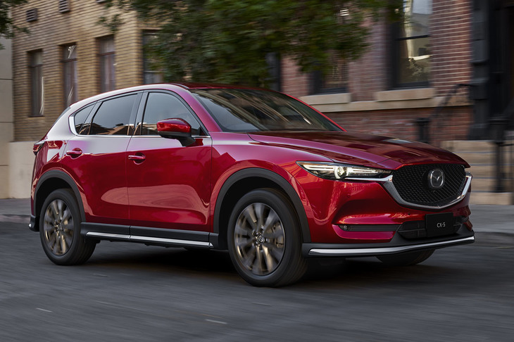 「マツダCX-5」は2.2リッターディーゼルターボエンジンの出力アップなどの改良を受けた。