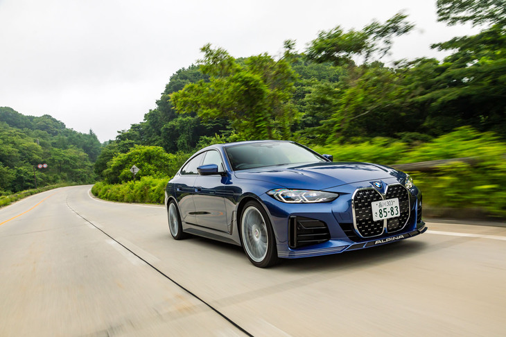 昔ながらのアルピナライドを感じられた「D4 Sグランクーペ」。「アルピナスポーツサスペンション」はフロントに1.25度のネガティブキャンバーがつけられている。