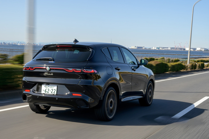 ボディーカラーは「アルファブラック」「アルファレッド」「モントリオールグリーン」の3種類。販売台数は、それぞれ34台、10台、12台の限定となっている。
	   