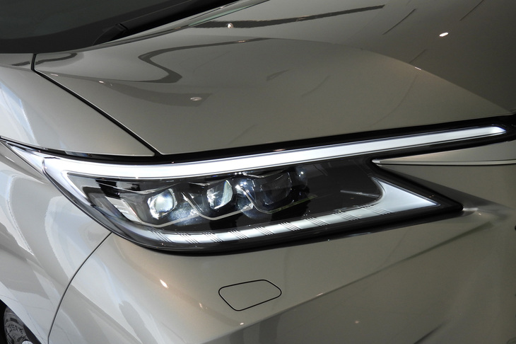 レクサスLM500h“バージョンL”（ヘッドランプ）
