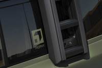 100台限定！ 「ディフェンダー」に冒険心をかき立てる特別仕様車が登場の画像