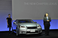 レクサスブースは新型「GS」一色に