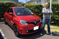 webCGでもおなじみの自動車ライター佐野弘宗氏。現在、2代目「ルーテシアR.S.」と写真の「トゥインゴS」（5MT）を所有するルノー変態である。