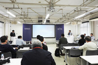 工場見学前の説明会では、新しい自動車の組み立て技術や、ネオジムなどの貴金属に頼らないサマリウム鉄系磁石、銅ではなくアルミの角型導線を使ったモーターなどの開発についても語られた。