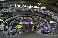 デメオ時代のルノーで推進されたもののひとつに、ヒストリックサービスがあった。これは2025年にパリで催された「レトロモビル」における、ルノーのブース。