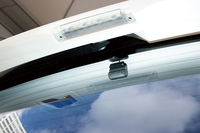 リアカメラは2種類を用意。車内用はプライバシーガラス対応となり、車外用は防水防じん設計がなされている。