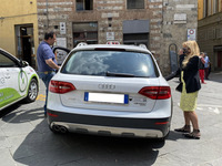 お客さんがやってきた。2022年5月撮影。