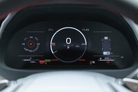 メーターパネルは全モデル液晶タイプに。多彩な情報が表示可能となった。