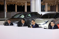 質疑応答では、「販売比率の50％をEV化する」あるいは「“EV専業”になる」と表明するメーカーもあるなかで、35％という目標は低いのでは？　という問いも飛んだ。
