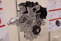 ハイブリッド用の1.5リッター直3エンジン。豊かなトルク特性を持ちながら、低燃費も両立させるという。