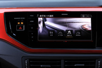 ドライビングプロファイル機能の走行モードは「エコ」「ノーマル」「スポーツ」「カスタム」の4種類。センターコンソールのスイッチとタッチスクリーンで操作する。