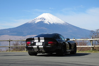 箱根探訪の折に撮影した、芦ノ湖スカイラインは三国峠での写真。このときは「ホンダN360」のオーナーズクラブと鉢合わせしてびっくりした。排気量の差、実に22倍以上！