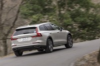 ワインディングロードも含めて約300kmを走行した今回のテストでは、満タン法で8.5km/リッターの燃費値を記録した。JC08モードの数値は11.6km/リッター。