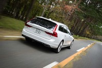 今回の試乗では、高速道路を中心に340kmあまりを走行し、35.5リッターのハイオクガソリンを消費。満タン法で10.2km/リッターの燃費を記録した。