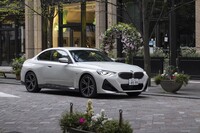 基本車台には「7シリーズ」や「3シリーズ」などと同じFRプラットフォームの「CLAR」を使う。