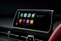 センターの8.8インチディスプレイ。新型「スープラ」では、Apple CarPlayとAndroid Autoに対応するほか、トヨタが提供するさまざまなコネクティッドサービスが利用できる。