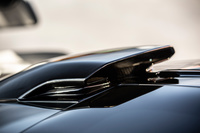 最高出力800psのエンジンに空気を届ける、シュノーケル型のエアインテーク。サーキット走行時にはごう音を生む勢いで空気を吸い込む。