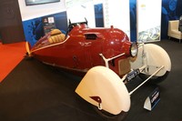 飛行機への憧れの一例。発明家フェルナン・マラトゥエッシュが1922年に製作したクルマ。解説によれば、当初は飛行機を造ろうとしたが、資金難により自動車に切り替えたとのこと。