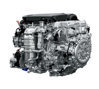 最高出力141PSの2リッター直4直噴エンジンに同184PSの駆動用モーターと発電用のモーターを組み合わせたハイブリッドシステム「e：HEV」を搭載。