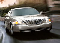 「リンカーン・タウンカー」
    「タウンカー」の名は以前からグレード名として使われていたが、1981年に独立したモデルとなった。リンカーンのトップグレードで、フォードのフラッグシップモデルという位置づけである。ショファードリブンカーの性格が強く、リムジンも多く作られた。2011年に生産を終了している。