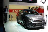 「アバルト695エディツィオーネ マセラティ レコルドグレー」