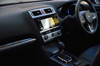 センターコンソール中央には、静電式タッチパネル採用の7インチディスプレイがレイアウトされる。