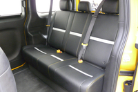 「日産NV200 ニューヨーク市タクシー」の車内。
    